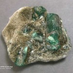 Берилл зеленый, кристалл в сланце