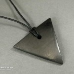 Мужской кулон «Треугольник» из шунгита