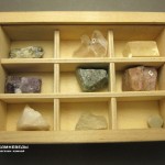 Коллекция минералов и их разновидностей (30 образцов, состав №2) в деревянной коробке