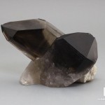 Раухтопаз (дымчатый кварц), сросток кристаллов 7,7х4,7х3,4 см