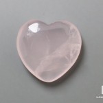 Сердце из опалесцирующего розового кварца, 2,5x2,5х1,2 см