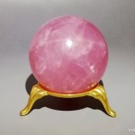 Шар из розового кварца с астеризмом, 52 мм