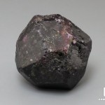 Альмандин (гранат), кристалл 3,8х3,8 см