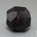 Альмандин (гранат), приполированный кристалл 3,6х3,6х3,5 см